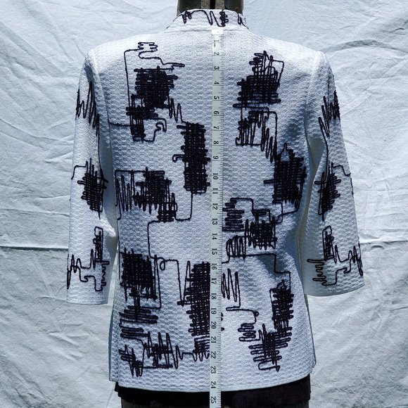Ming Wang White Knit Jacket Black Embroidery - Picture 12 of 16